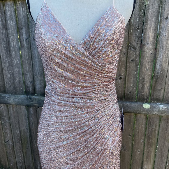 **Cinderella Divine: Shimmering Sequined Masterpiece for Unforgettable Occasions (CH225)**